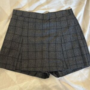 NWT Olivaceous Plaid Shorts
